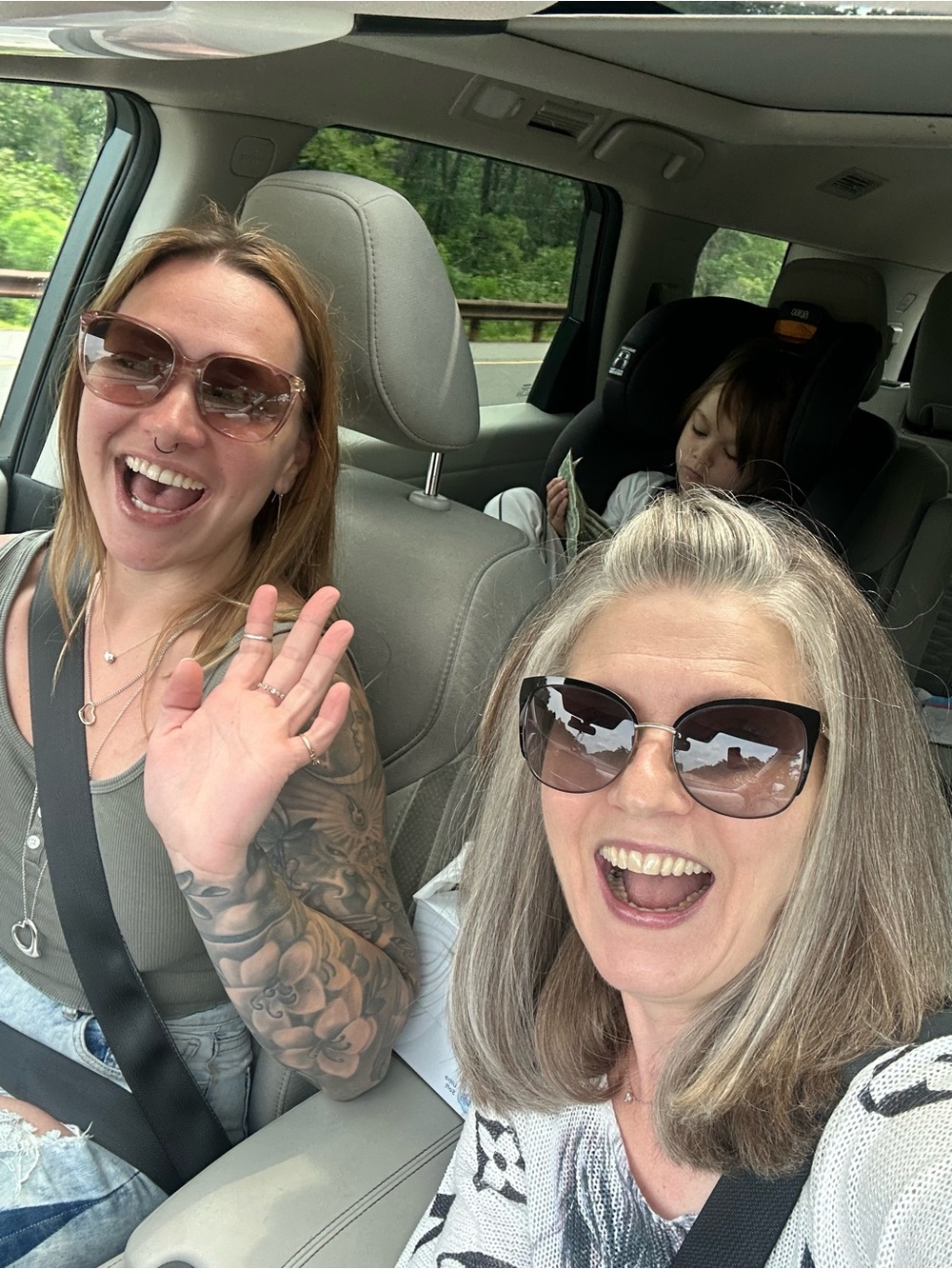 Notification! 📣 LIVE Cohost with Susie (Hippie_closet_ )& Robyn (Robyn_lynn78) - Picture 5 of 6